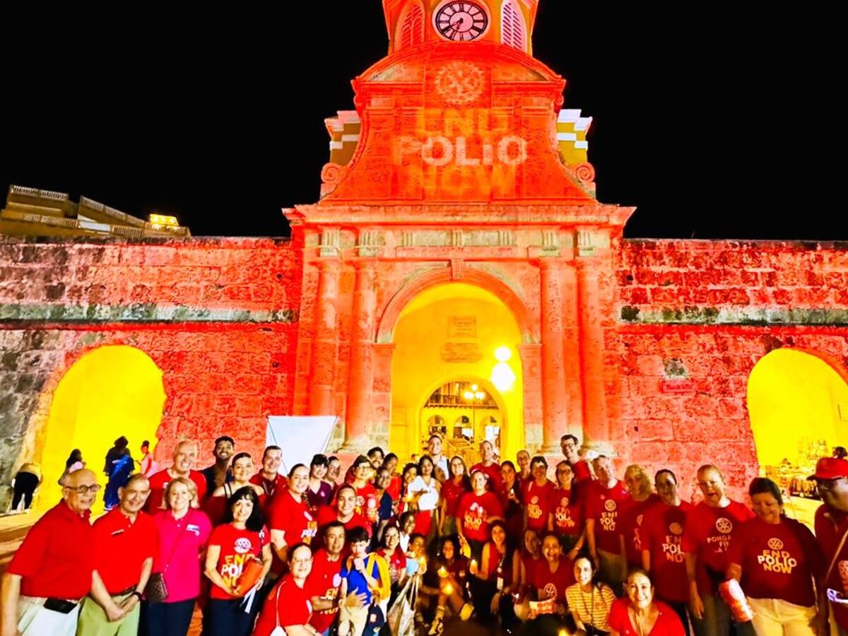 Cartagena brilla de rojo para conmemorar la lucha contra la polio en el mundo