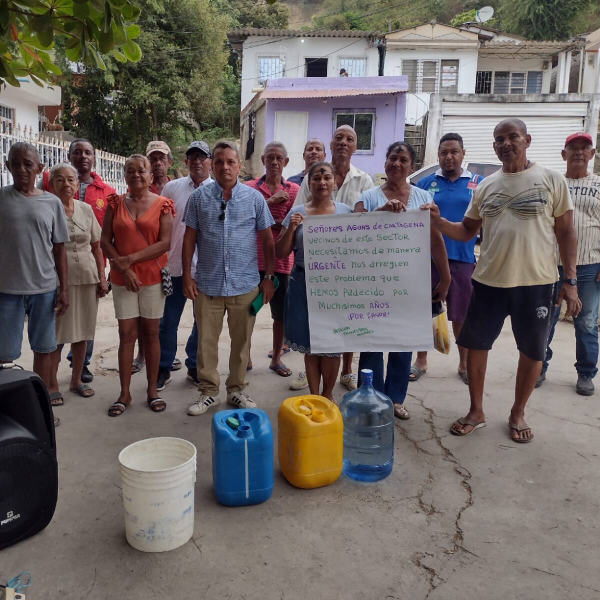 Más de 20 años bañándonos con totuma por fallas en servicio de agua: vecinos de La Popa