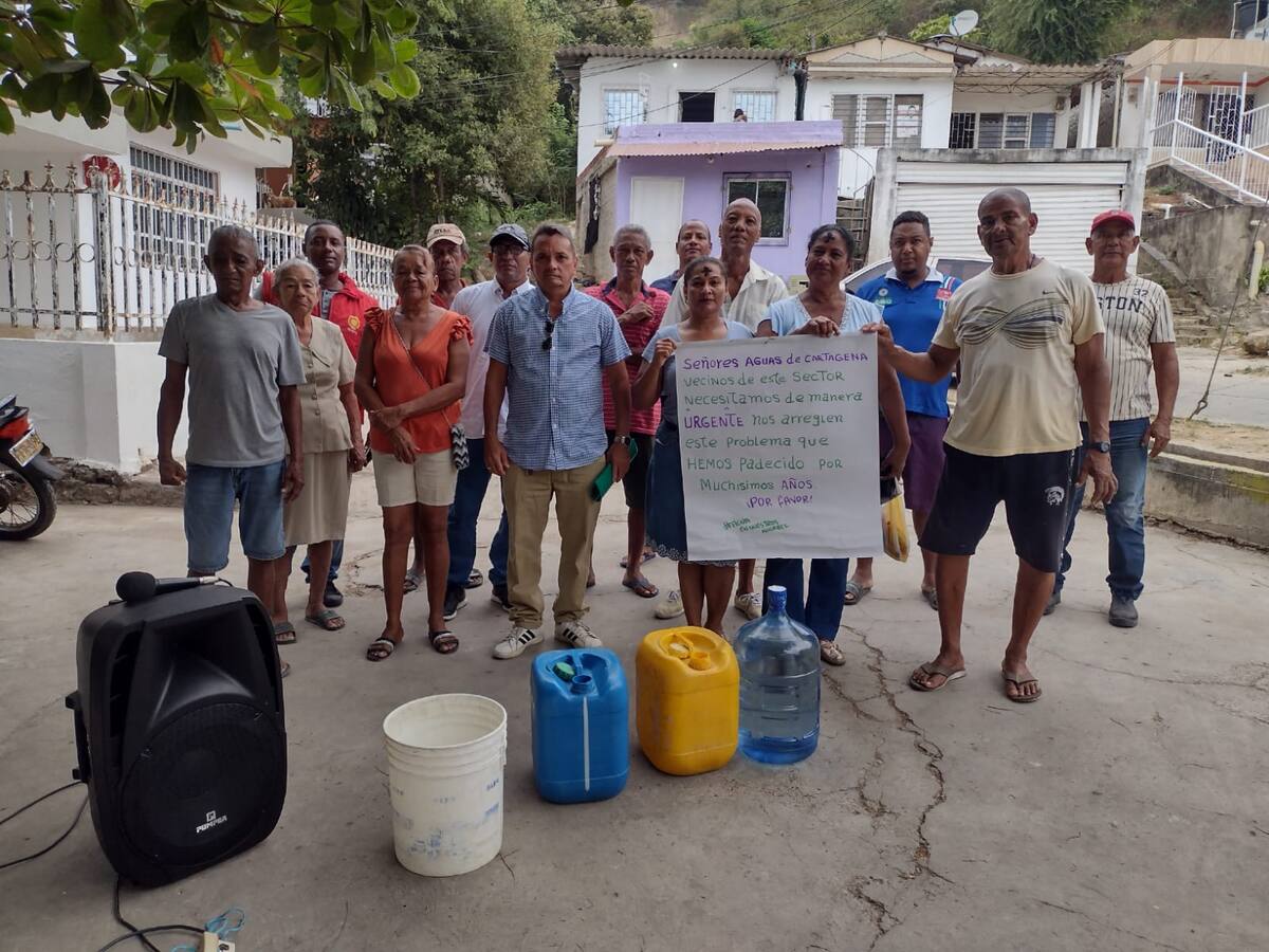 Más de 20 años bañándonos con totuma por fallas en servicio de agua: vecinos de La Popa