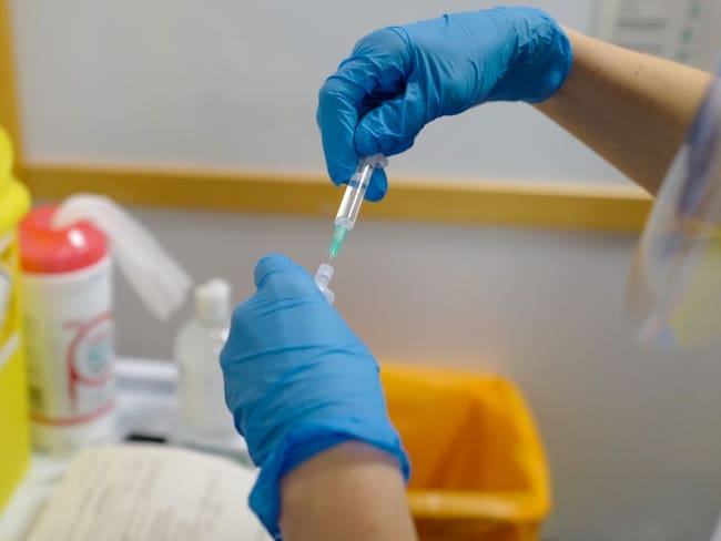 Cerca de 37 millones de dosis de vacunas COVID-19 se aplicarían en 2021