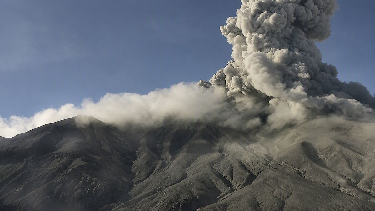 Aumentan emisiones de ceniza y gases en el volcán Puracé; Servicio Geológico reporta mayor actividad