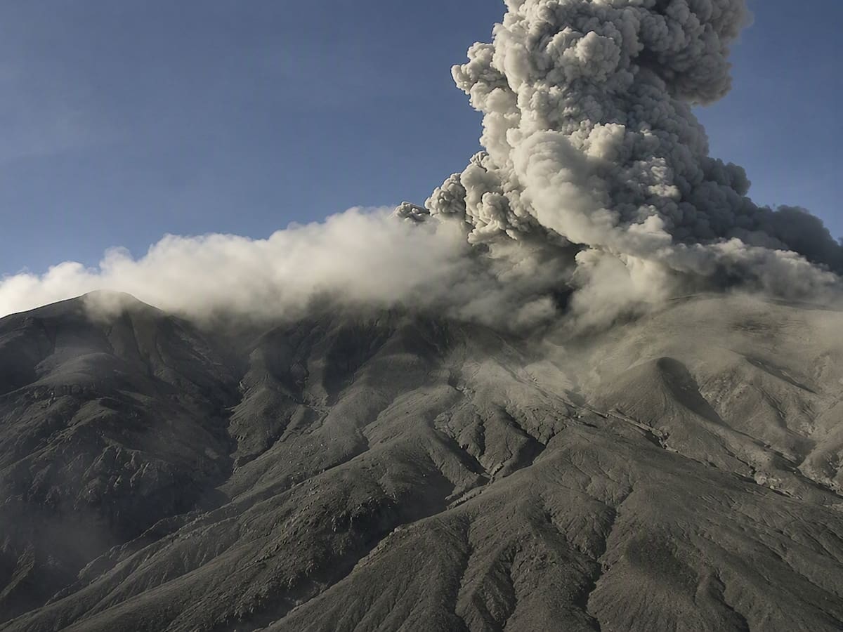 Aumentan emisiones de ceniza y gases en el volcán Puracé; Servicio Geológico reporta mayor actividad