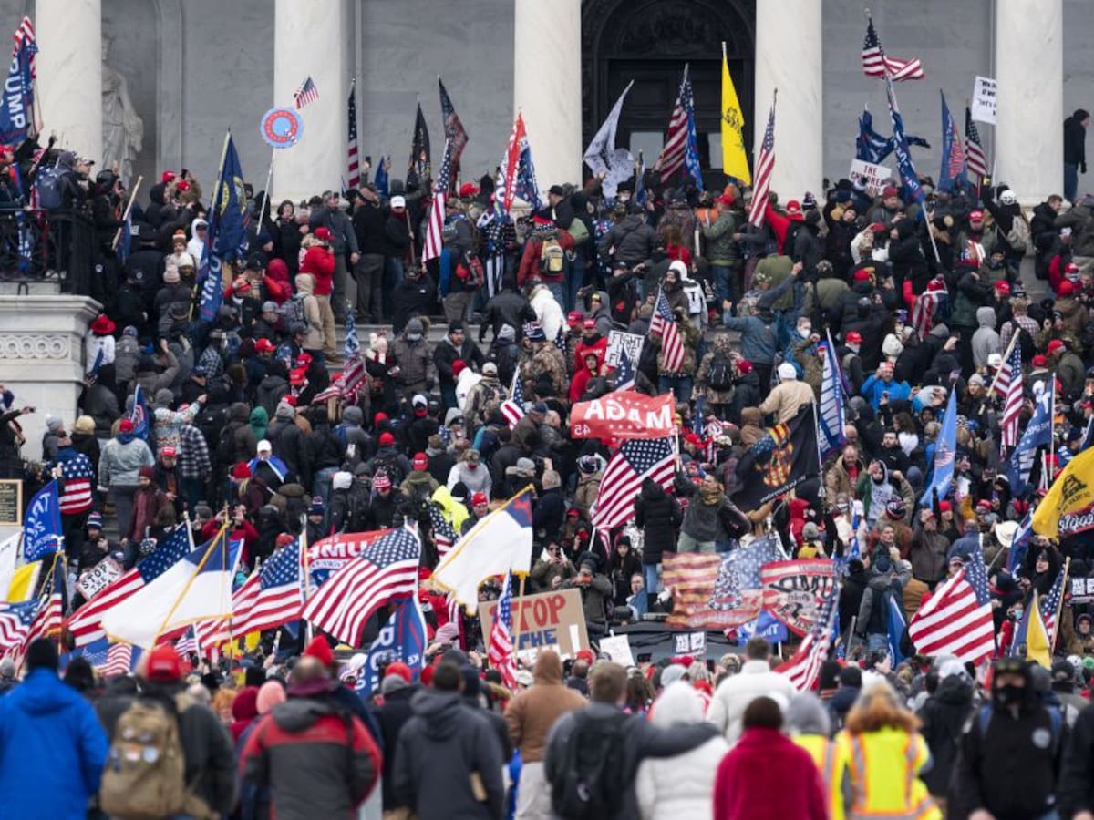 Decretan toque de queda en Washington tras enfrentamientos pro Trump