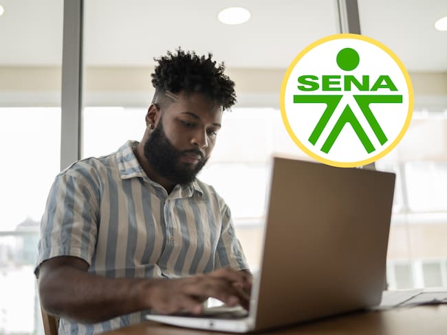 Hombre usando un computador para presentar un examen. En el círculo, logo del SENA (GettyImages / Redes sociales)