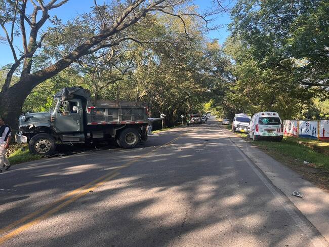 Las hipótesis que manejan las autoridades del hecho es fallas en los frenos e invadir el carril en sentido contrario.