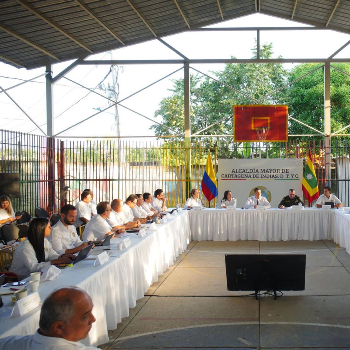 En consejo de gobierno, alcalde Dumek Turbay escuchó a la comunidad de Nelson Mandela