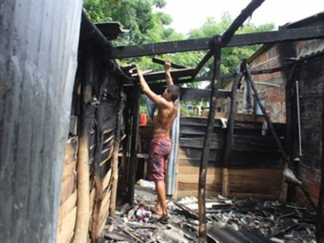 En fotos: Un hombre quema su casa por celos en Barranquilla