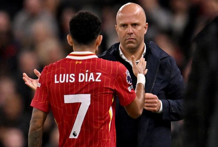 Arne Slot, técnico del Liverpool, y Luis Díaz / Getty Images