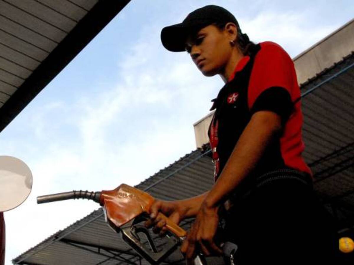 Gremios piden más reducción del precio de los combustibles