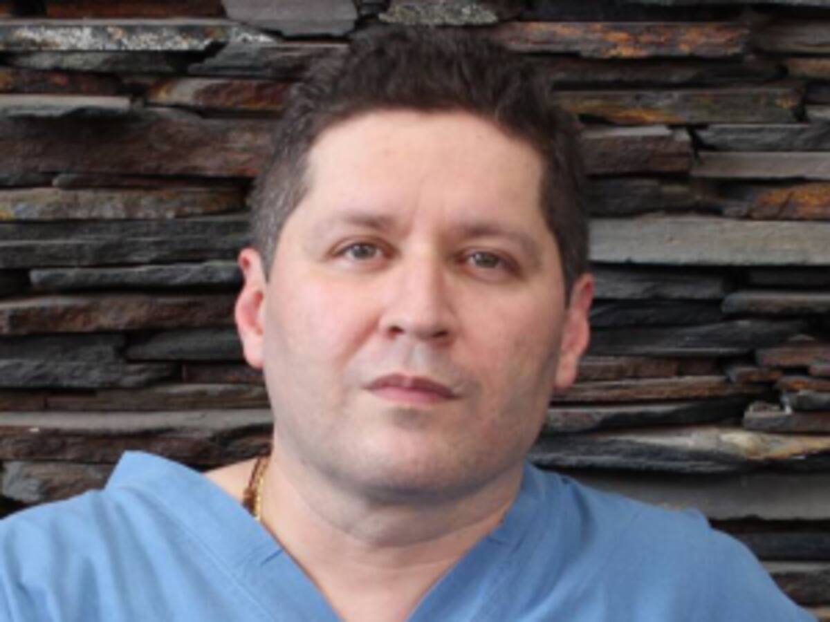 Colectivo de mujeres pide borrar del video del himno de Santander a cirujano condenado