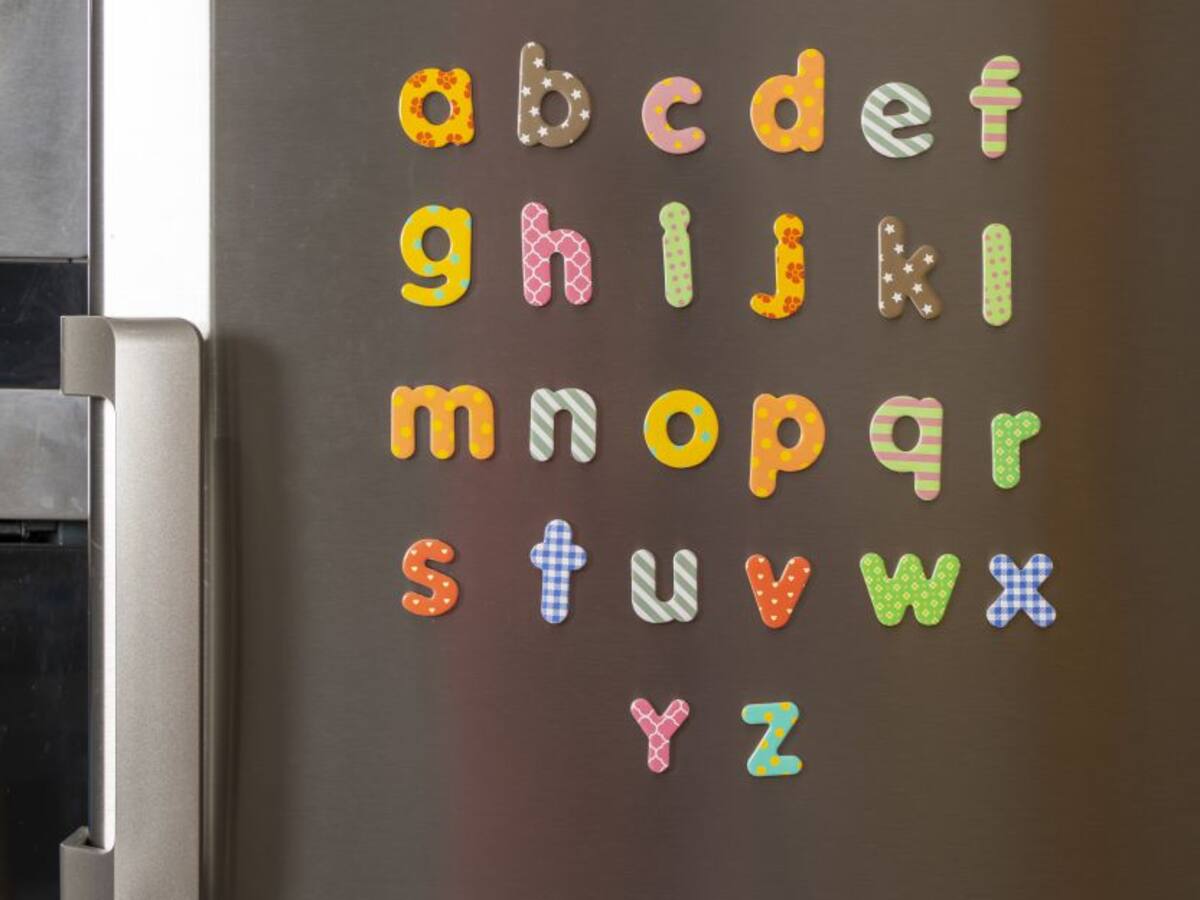 ¿Qué tan peligrosos pueden ser los imánes que tiene en la nevera?