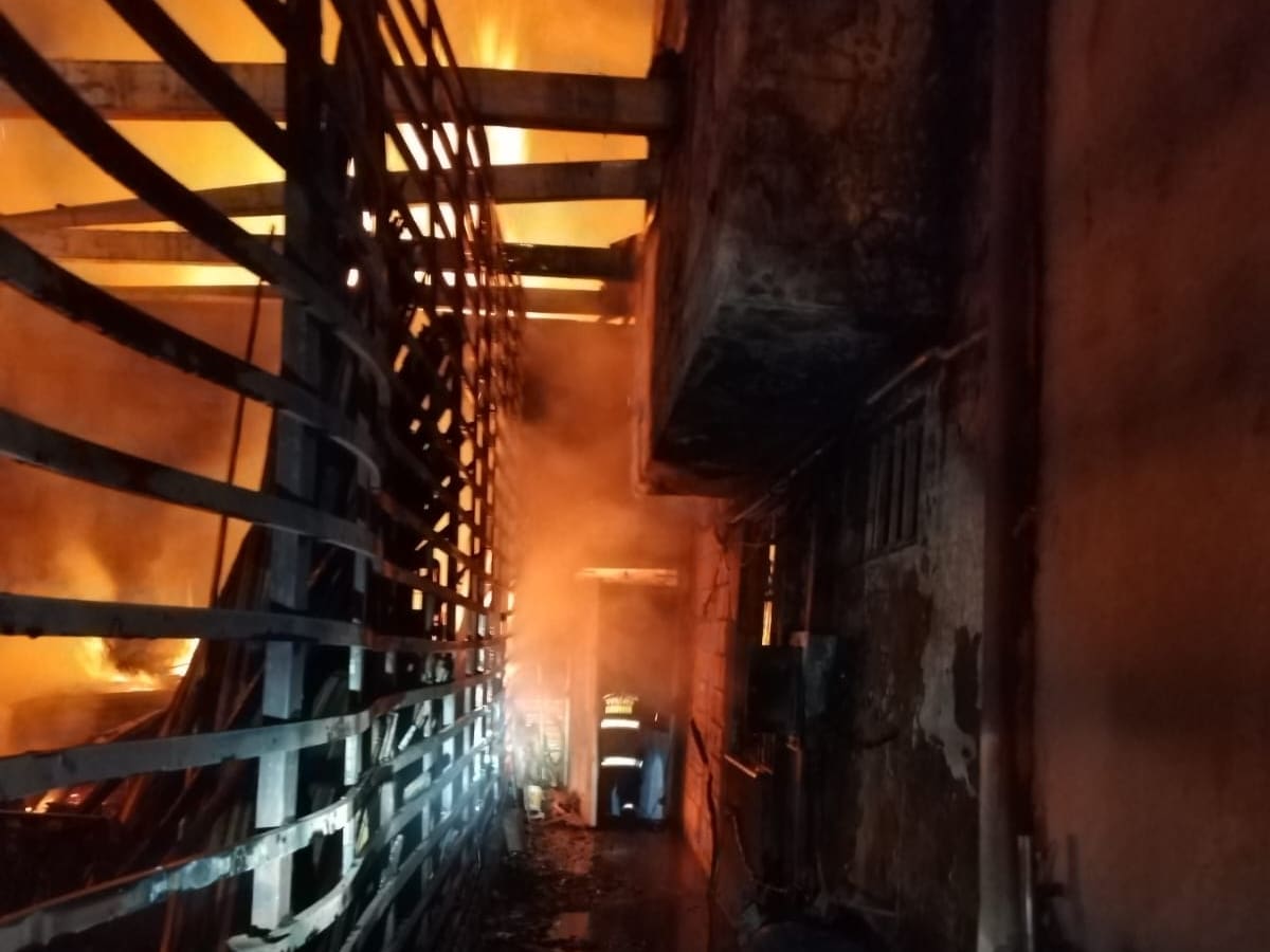 Un muerto deja como saldo un incendio en un fábrica de madera al sur de la ciudad de Armenia