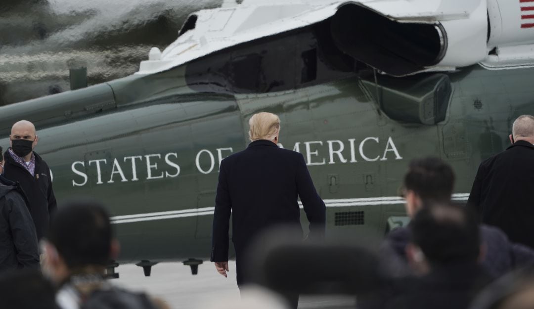 El presidente Donald Trump durante su visita al muro fronterizo entre México y Texas.