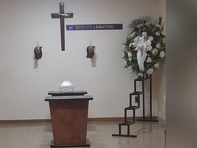 Sepultan a bebé que murió por golpe de una vaca