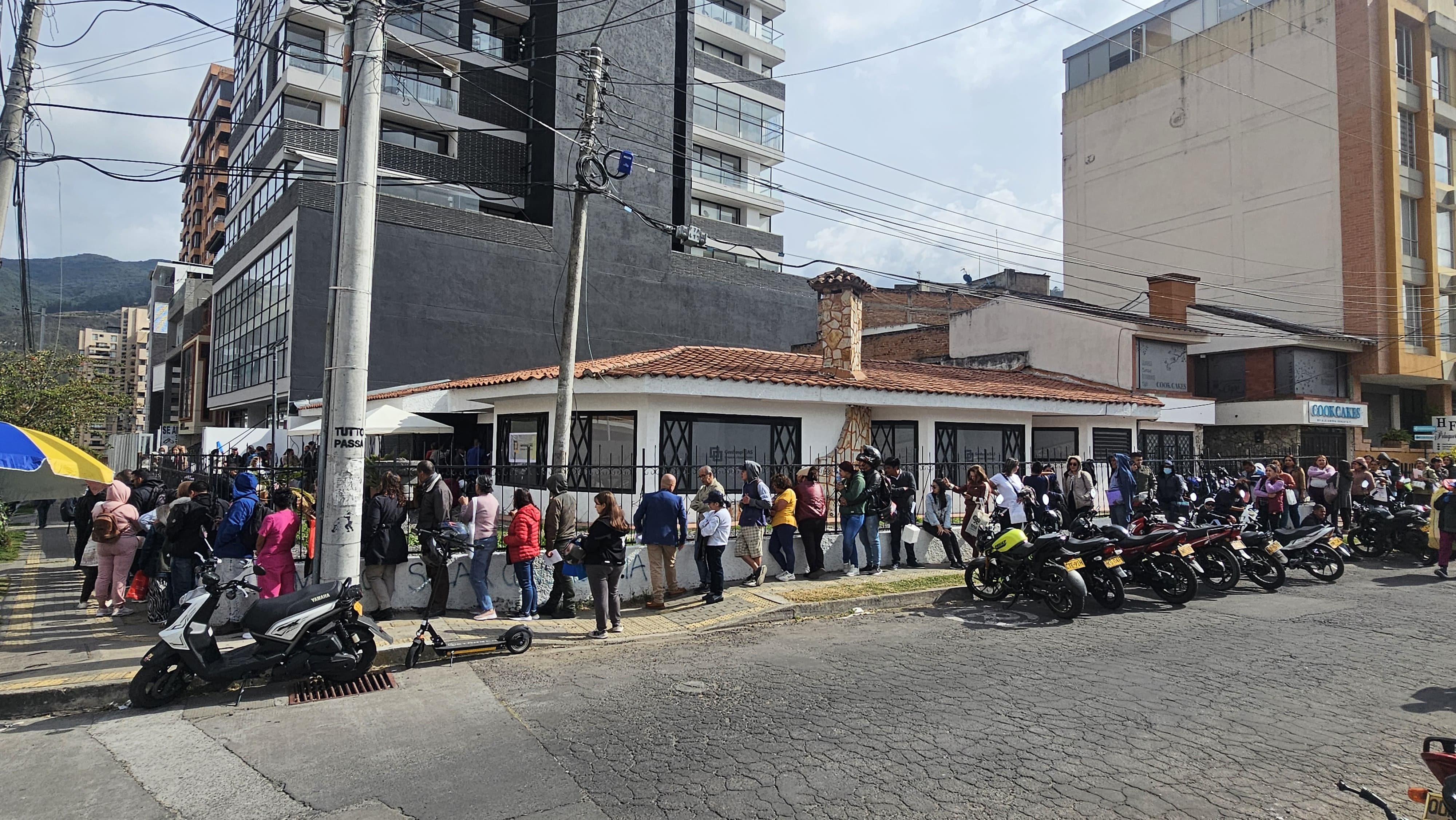 Filas de usuarios de Genhospi en Pasto | Foto: Caracol Radio Pasto