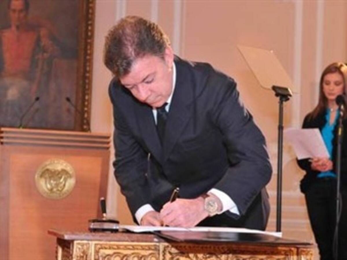 A sanción presidencial pasa ley de implementación del TLC con Estados Unidos
