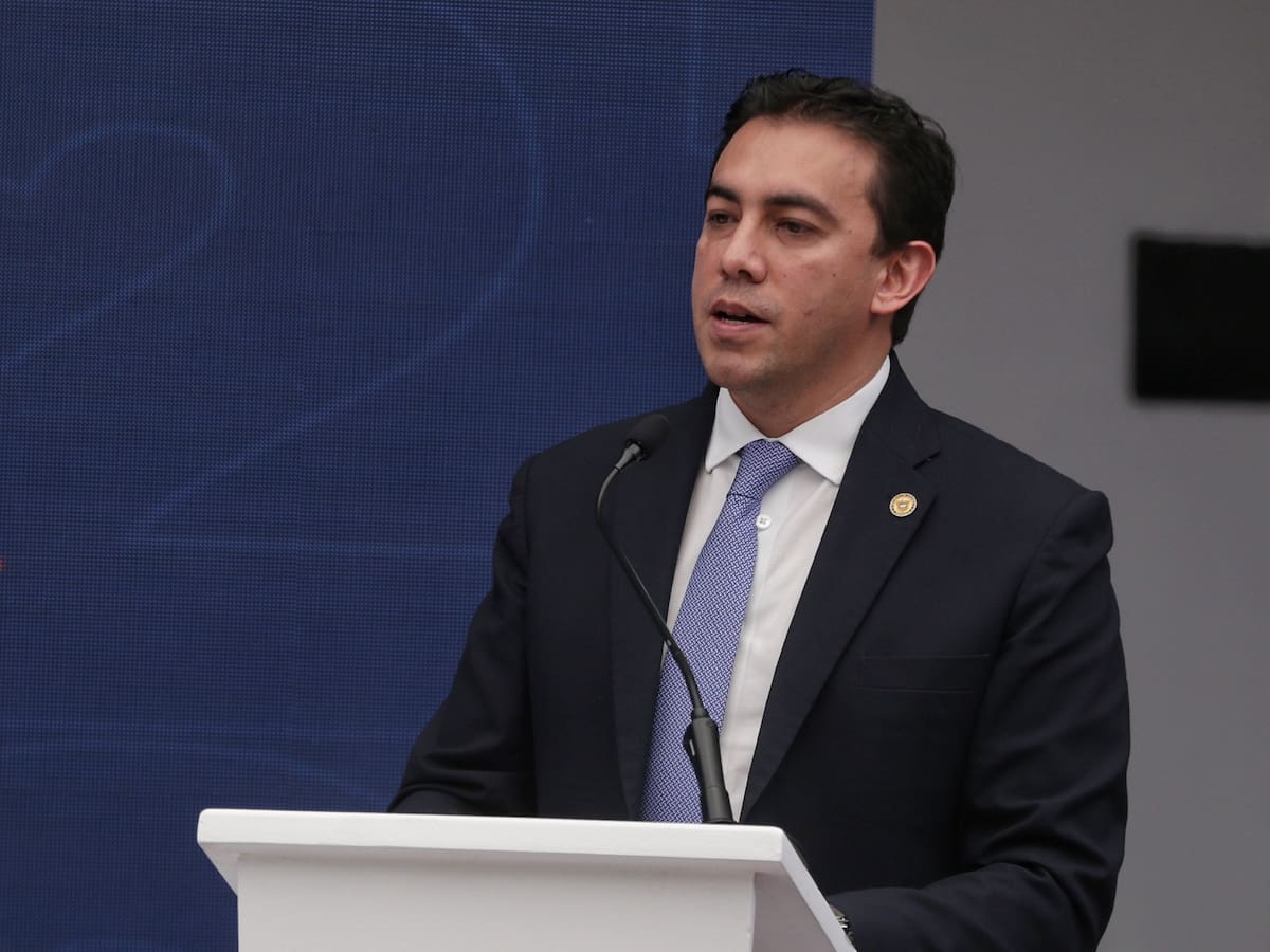 Registrador Vega habría falsificado certificados laborales para llegar a la entidad