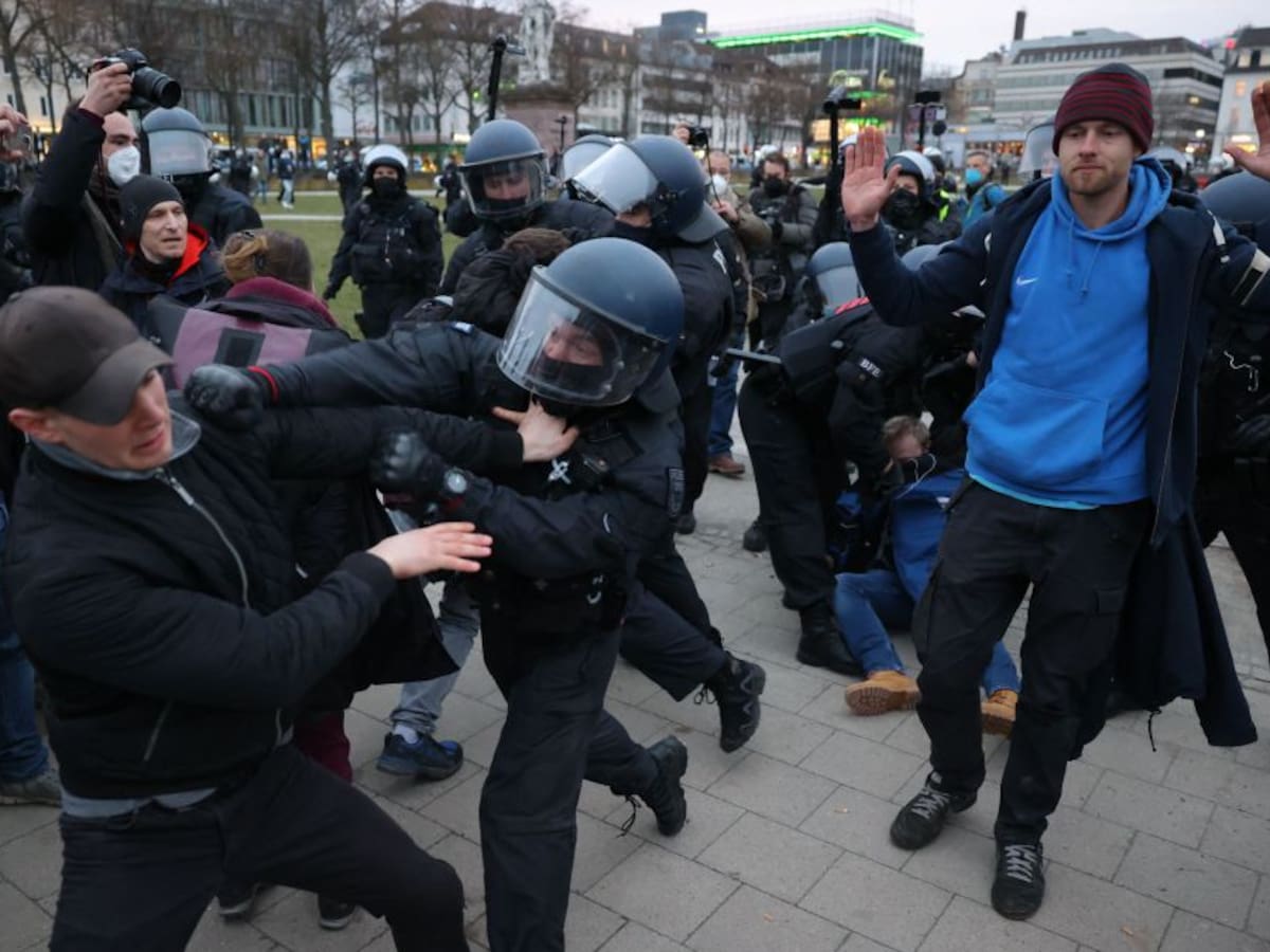 Regresan las marchas contra restricciones por COVID-19 en Europa