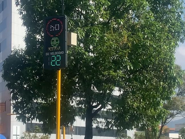 Paneles informativos de velocidad instalados en la ciudad.