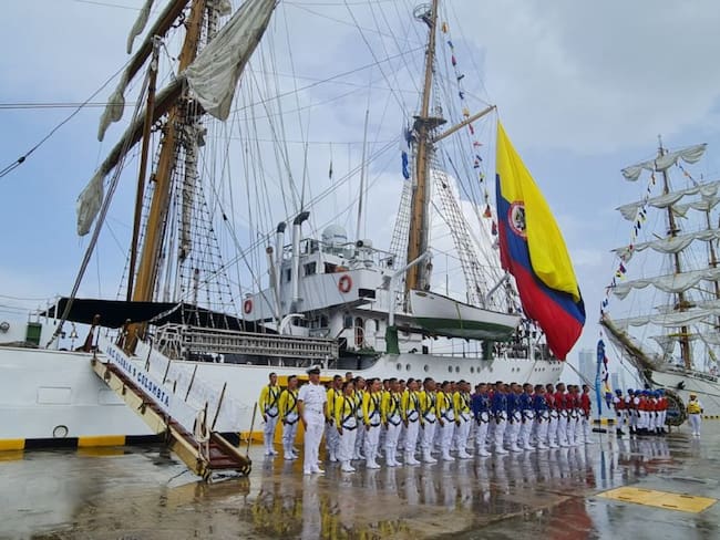 Con un majestuoso desfile naval, protagonizado por las cinco embarcaciones participantes se dio cierre a la reunión de veleros más importante