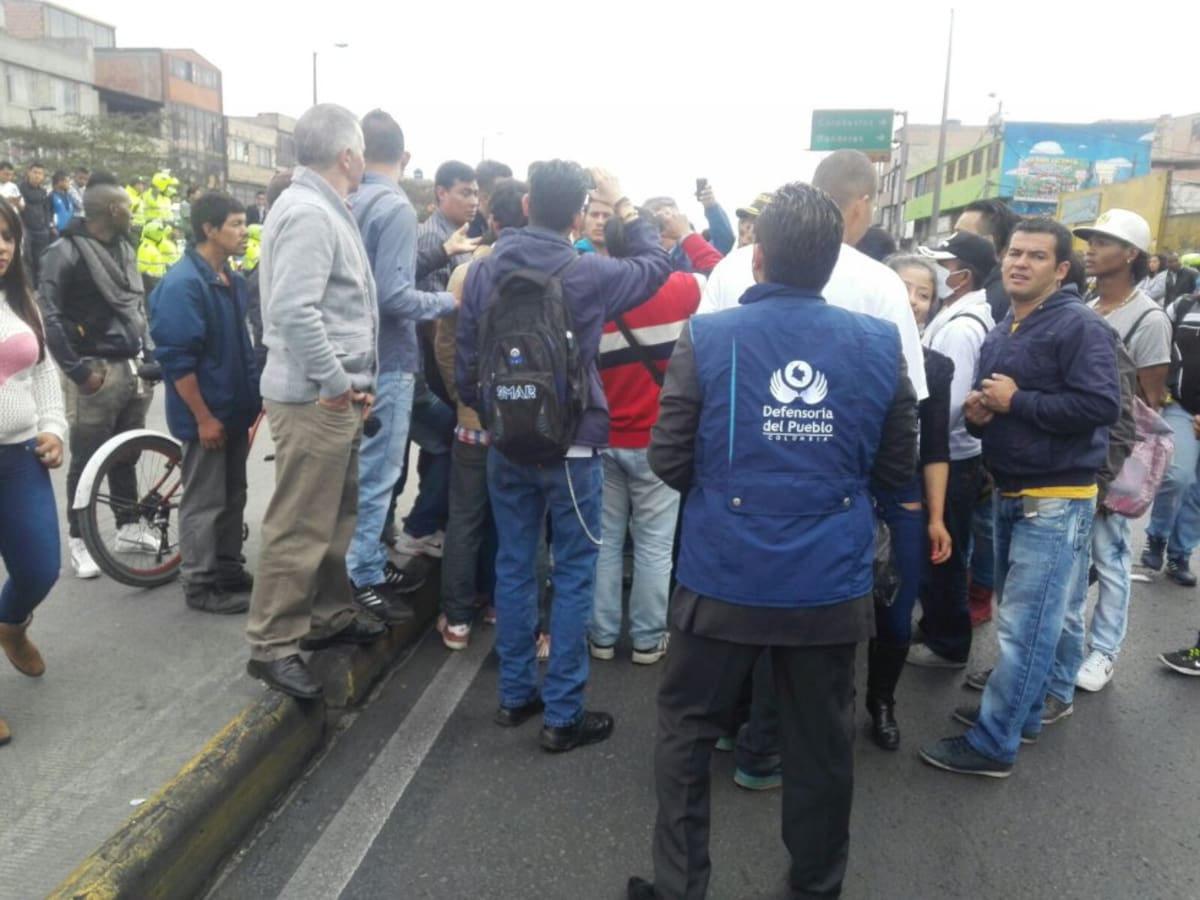 Hasta el lugar llegaron las autoridades para intentar disuadir la manifestación que mantuvo bloqueada la operación en la Avenida de Las Américas.