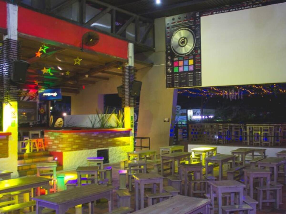 Habilitan a 69 bares y restaurantes para tener consumo de licor