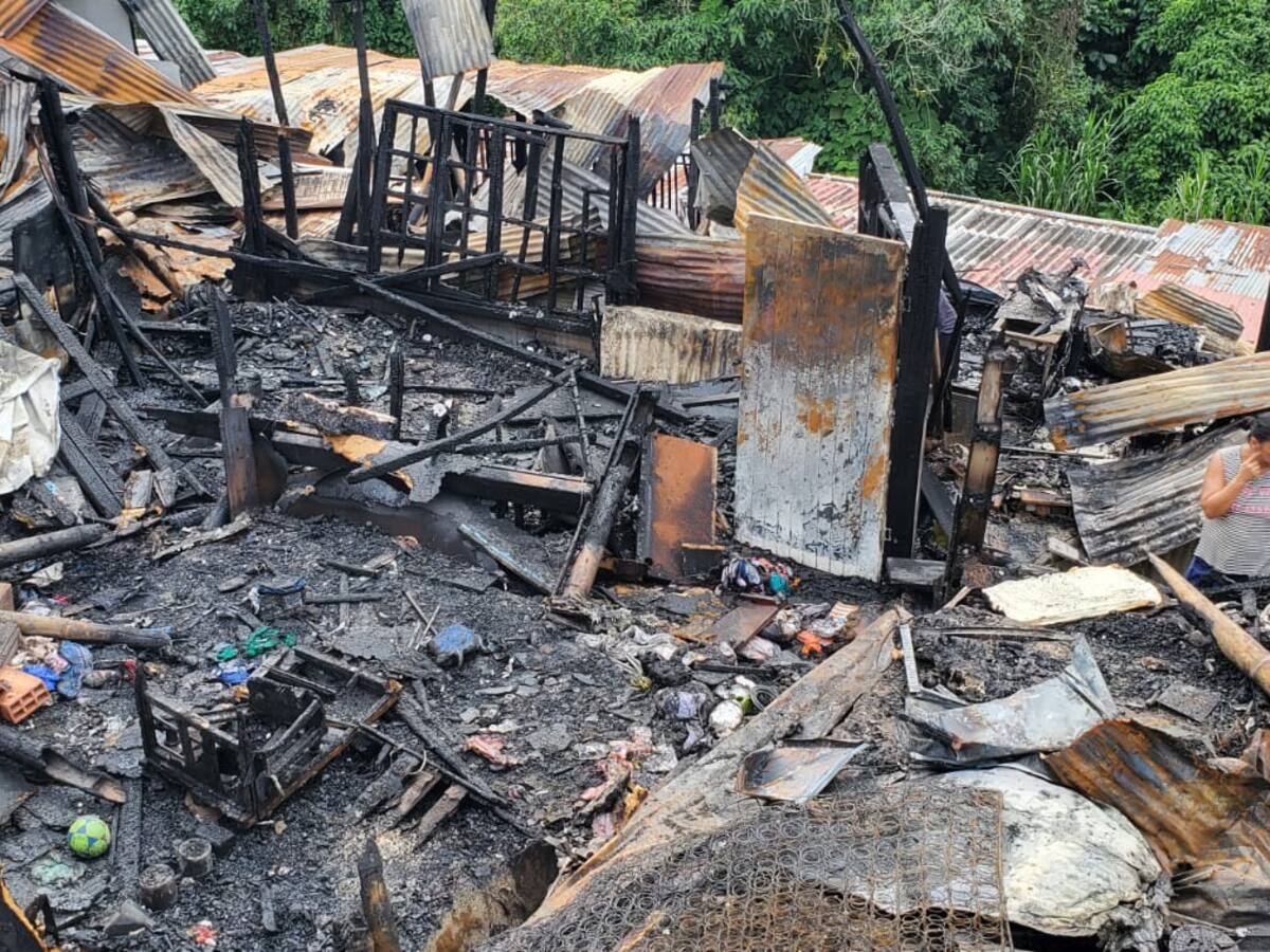 Al menos 80 personas resultaron damnificadas por el incendio en la comuna Villasantana de Pereira
