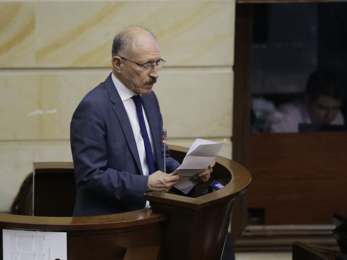 Temístocles Ortega, hoy embajador y con 3 procesos en su contra