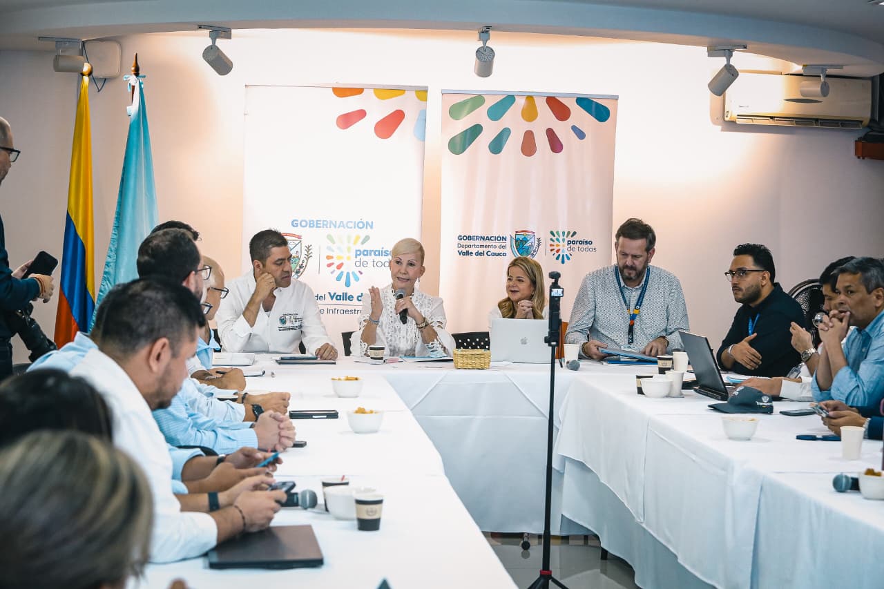 Comité Técnico de Proyectos Estratégicos del Valle del Cauca con la gobernadora Dilian Francisca Toro, la ministra de Transporte, Elsa Noguera y los equipos técnicos de la ANI, la Aerocivil, el Invías y el Comité Intergremial del Valle / Foto: Gobernación del Valle del Cauca