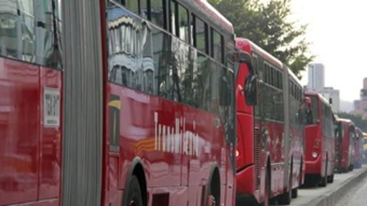 No hay dinero para reparar 3.000 losas de Transmilenio rotas