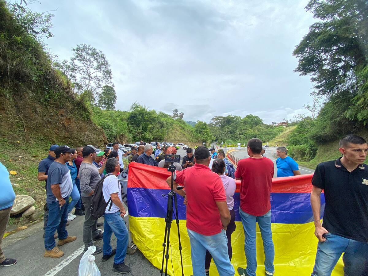 Nuevo plantón en la vía Pereira - Manizales por la construcción de retorno vial en Caucayá