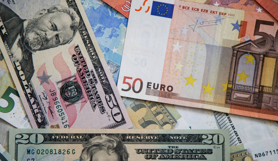 Euro y dólar alcanzan una paridad por primera vez desde 2002. Foto: Getty
