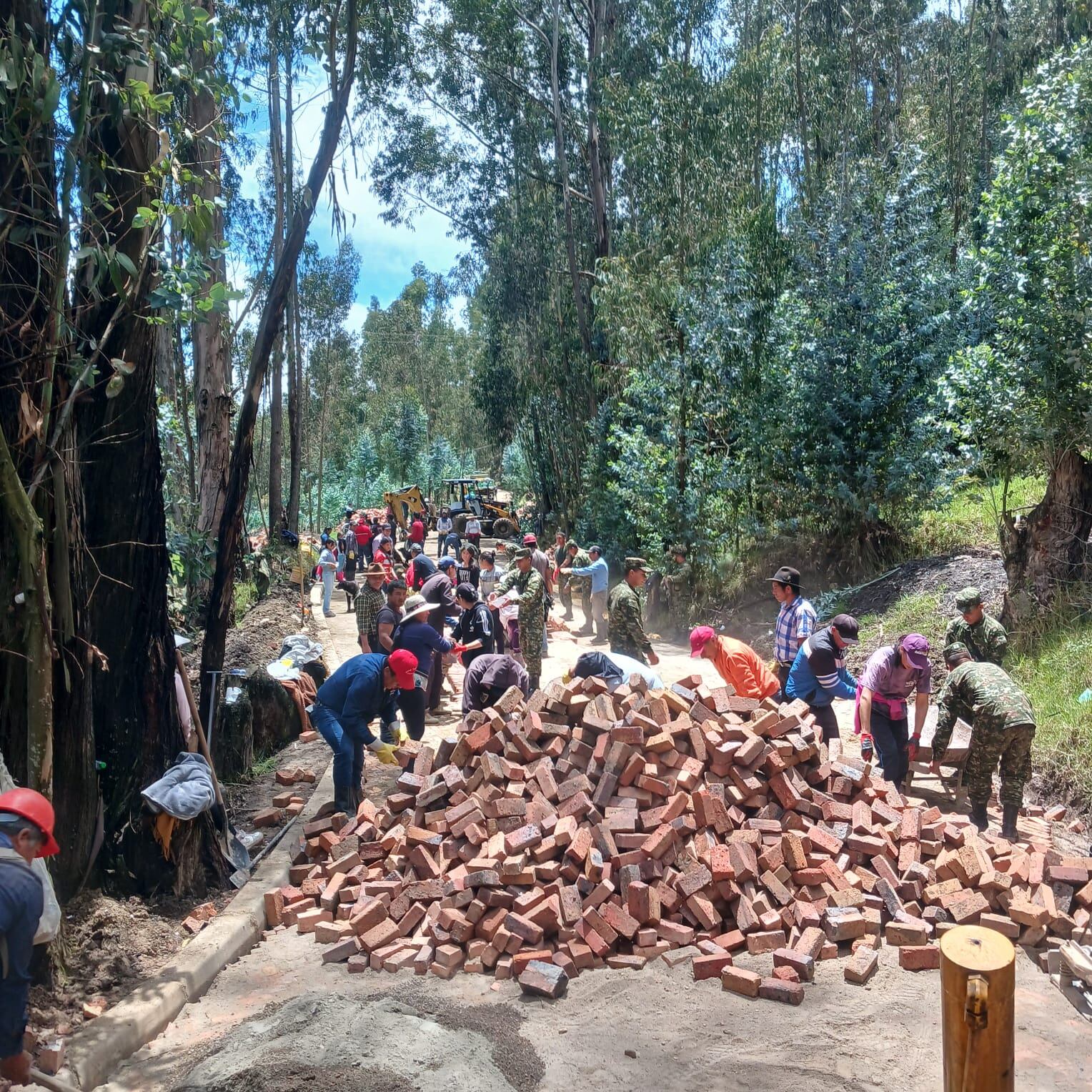 Con convites comunales construyen un kilómetro de vía en 17 días en Boyacá