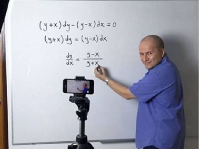 Julio, el profe que enseña matemáticas con YouTube