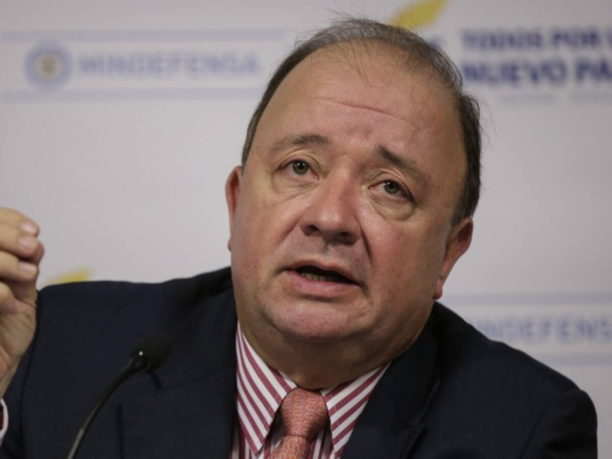 Archivan investigación a Min Defensa por caso Conejo