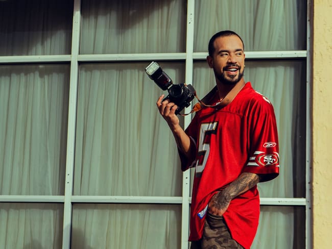 Gato Rivero es un fotógrafo empírico que ha llevado sus imágenes a Billboard