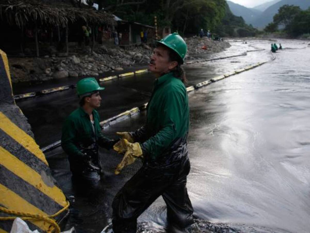 Producción de caño Limón-Coveñas paralizada por atentados al oleoducto