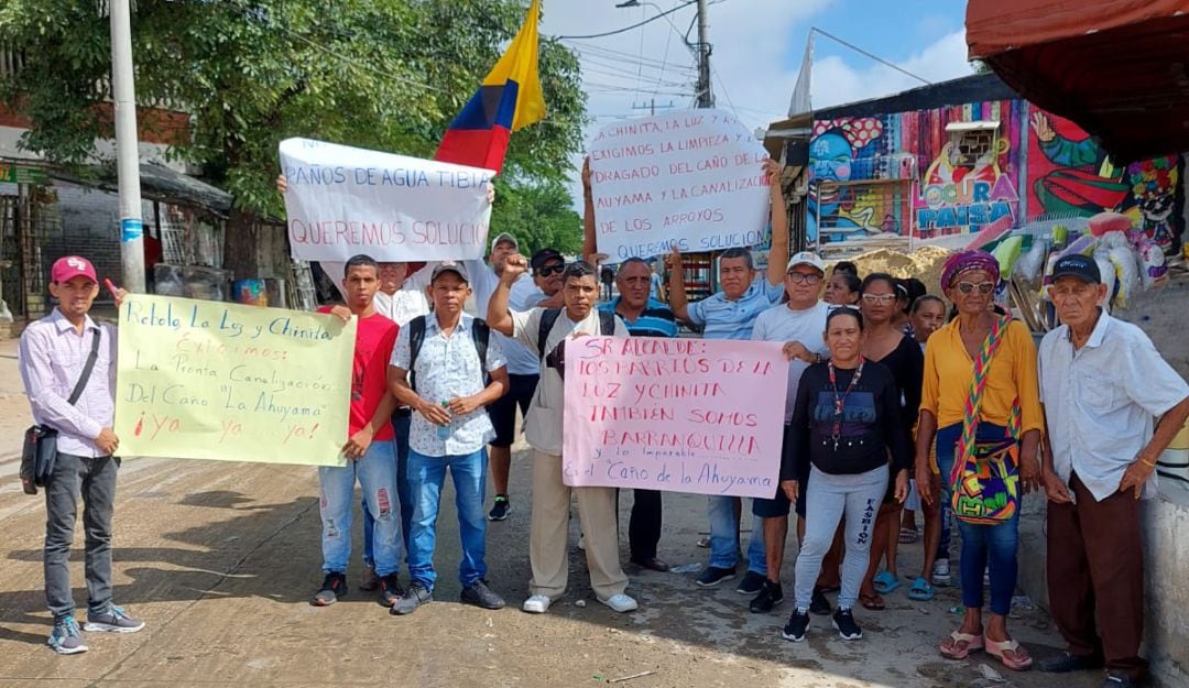 Habitantes durante el inicio de la manifestación 