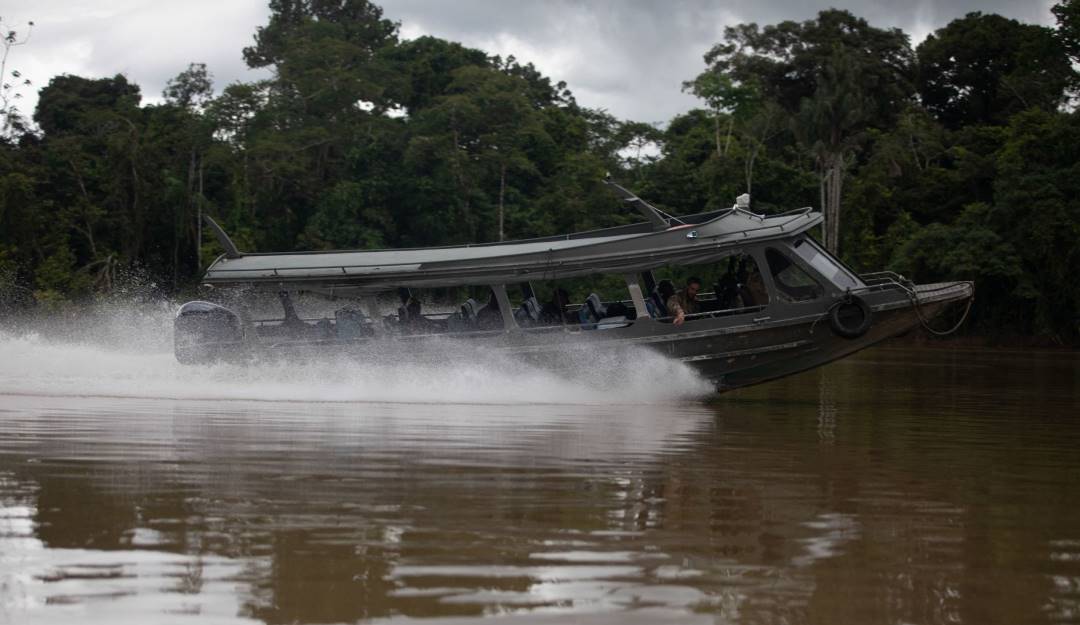 Autoridades militares e indígenas participan en la búsqueda de los investigadpres. Foto: Getty