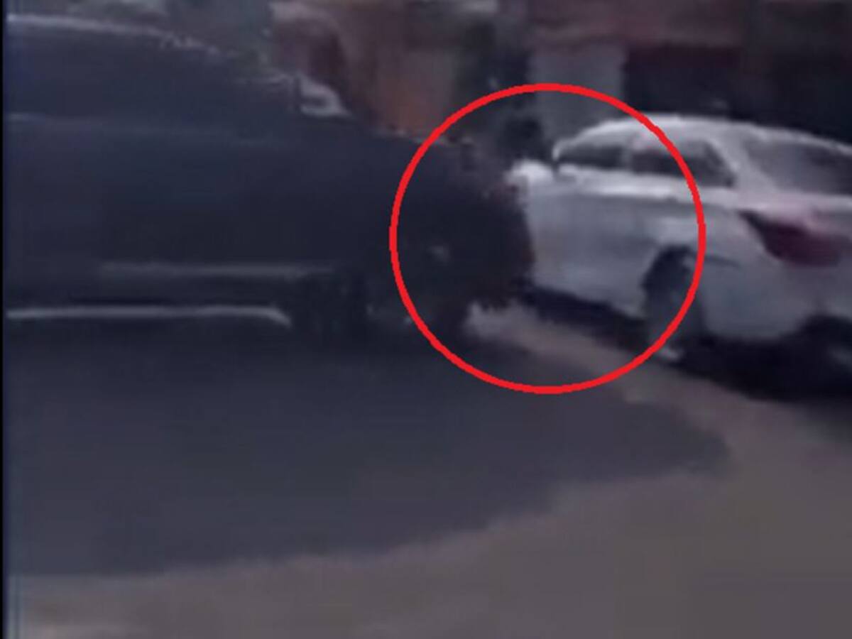 Se las cobró: Le chocó y le destruyó el carro a su esposo por infiel