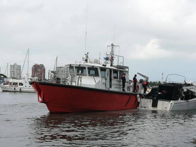 Dimar investiga incendio de yate en la bahía de Cartagena