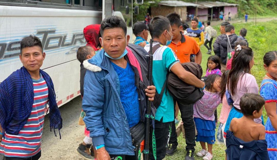 Indígenas vuelven a su territorio