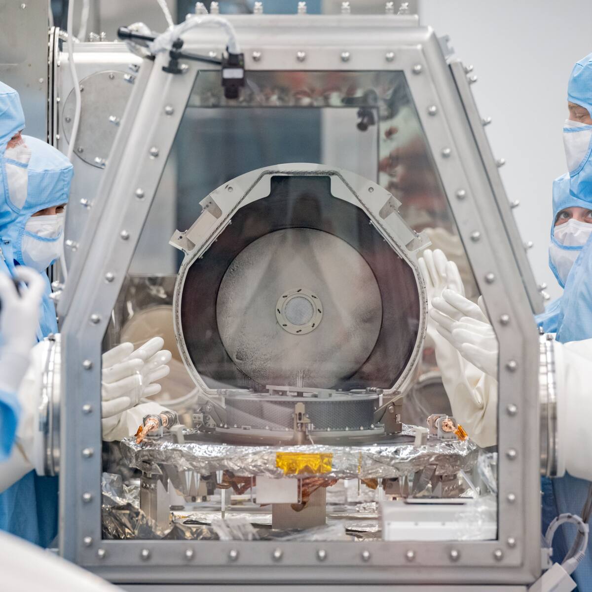 “Polvo negro”, el primer hallazgo de la NASA en la muestra del asteroide Bennu