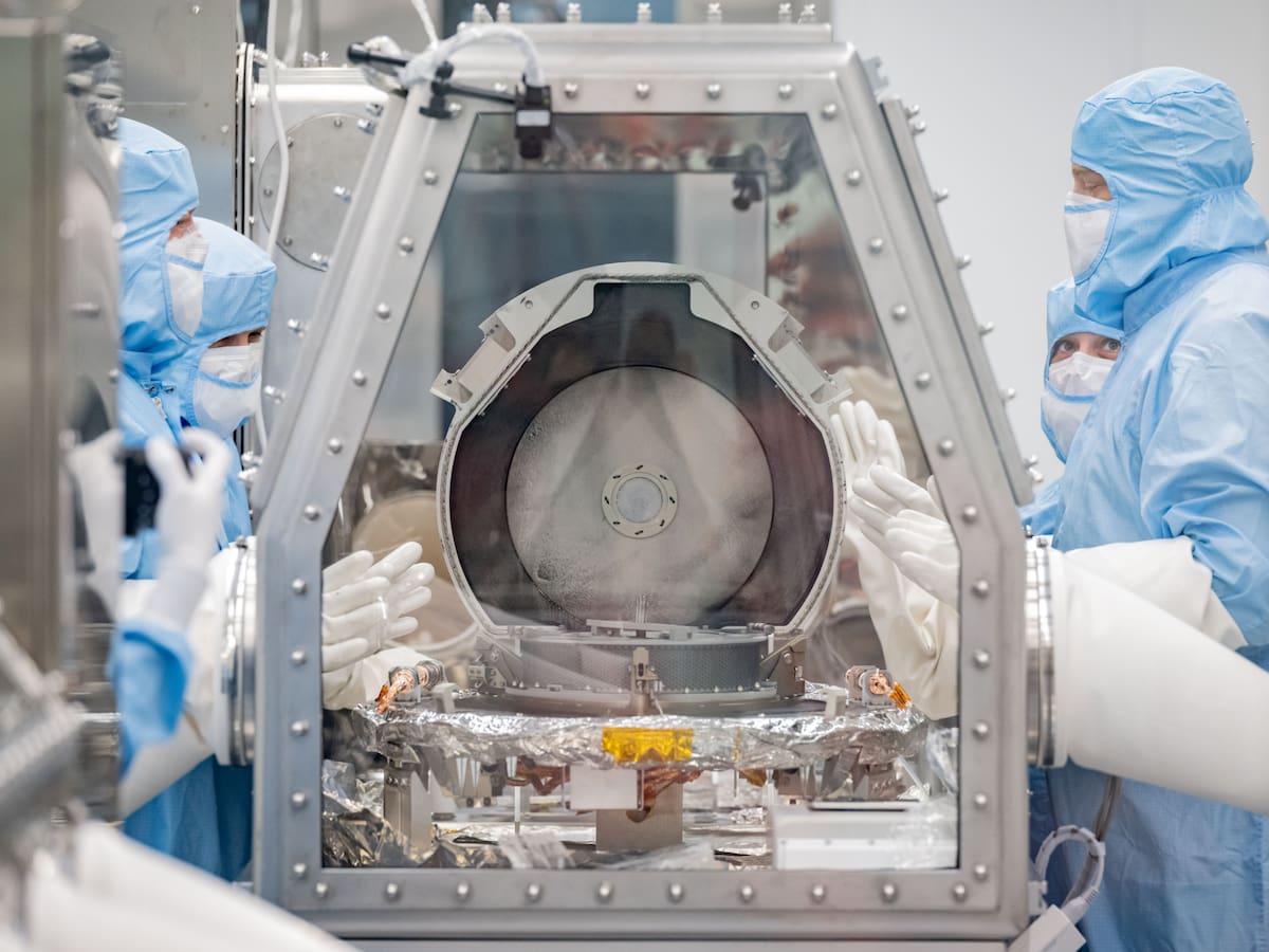 “Polvo negro”, el primer hallazgo de la NASA en la muestra del asteroide Bennu
