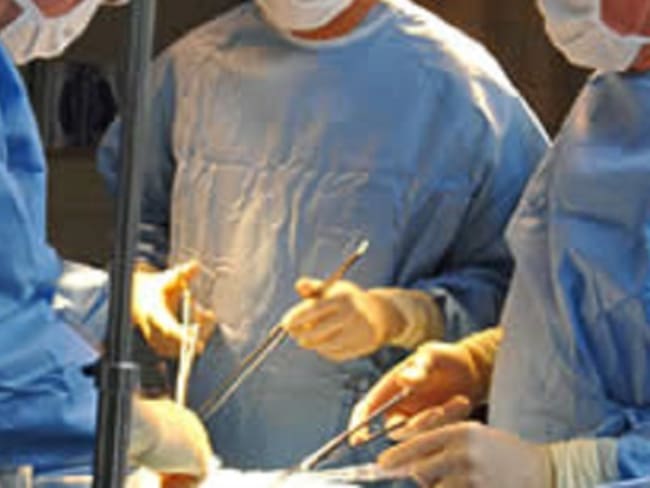 Van cuatro extranjeros que mueren en Cali, después de practicarse cirugías