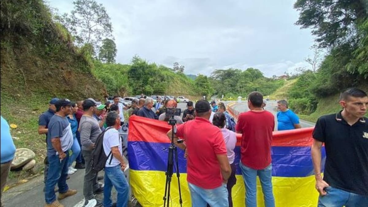 Hoy habrá bloqueos en la vía entre Santa Rosa de Cabal y Manizales