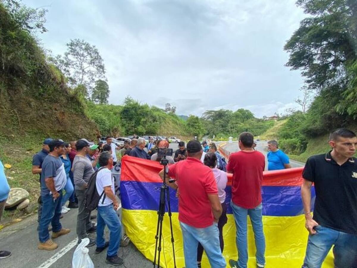 Hoy habrá bloqueos en la vía entre Santa Rosa de Cabal y Manizales