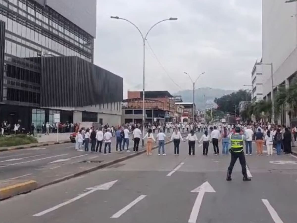 A un año del secuestro de funcionarios del CTI y SIJIN, realizan plantón en Cali por su liberación