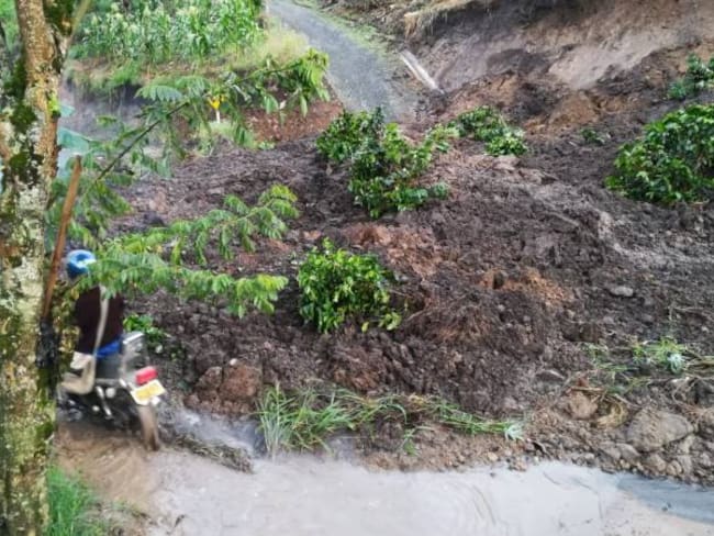 Fuertes lluvias con granizadas causaron emergencias en vías de Risaralda