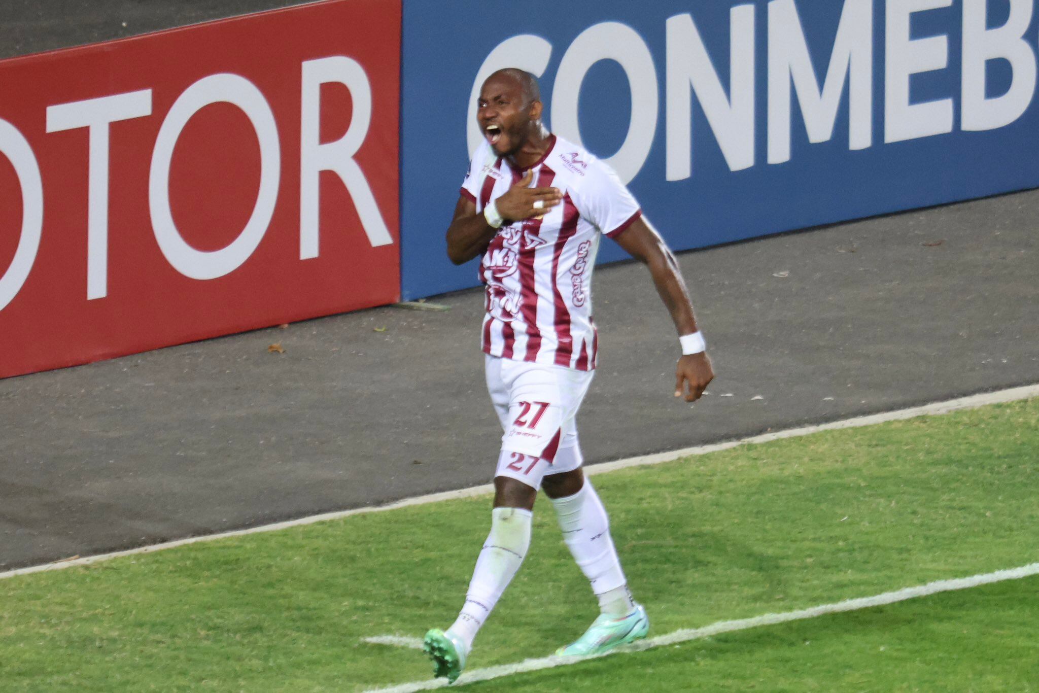 Diego Herazo festeja su gol ante Puerto Cabello en Venezuela / Twitter: @CDtolima.